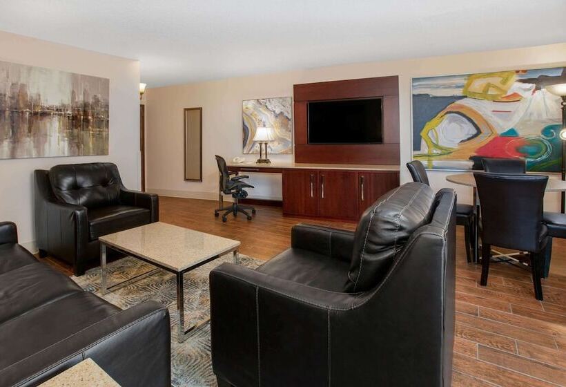 Люкс Повышенной Комфортности, Wyndham Riverfront