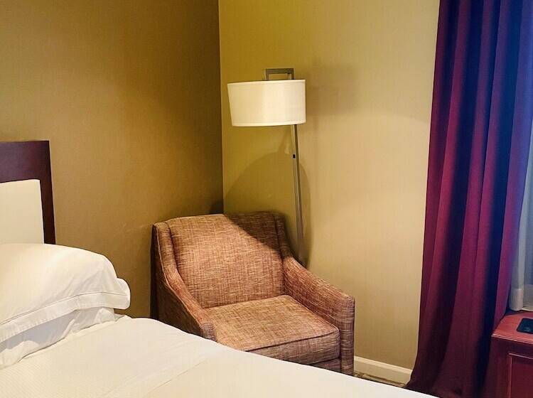 디럭스 룸, Hilton St. Louis Frontenac