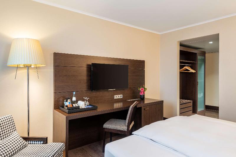 스위트 킹사이즈 침대, Hilton St. Louis Frontenac