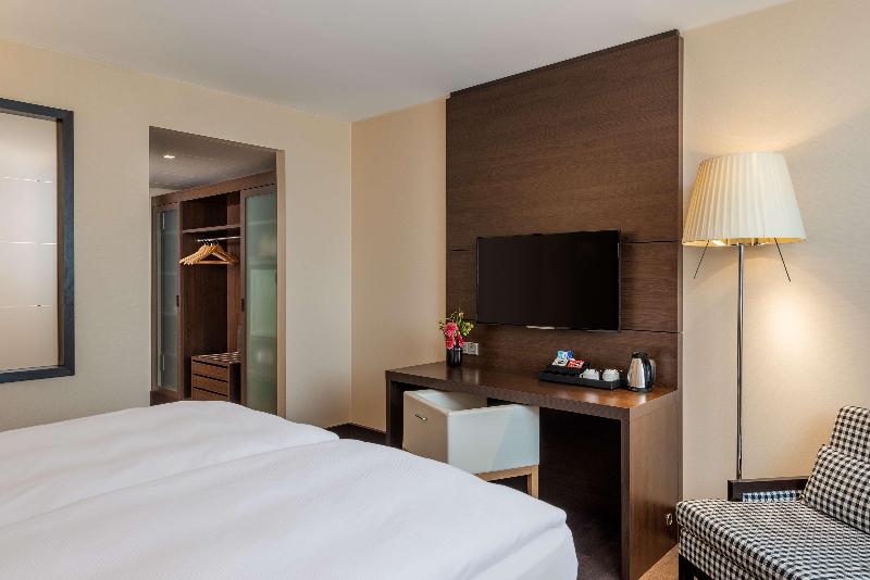 스위트 킹사이즈 침대, Hilton St. Louis Frontenac