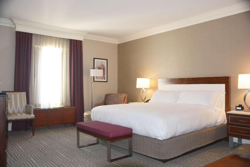스탠다드 룸 킹사이즈 침대, Hilton St. Louis Frontenac