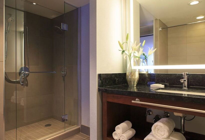 带2个双人床的标准工作室, Renaissance Seattle