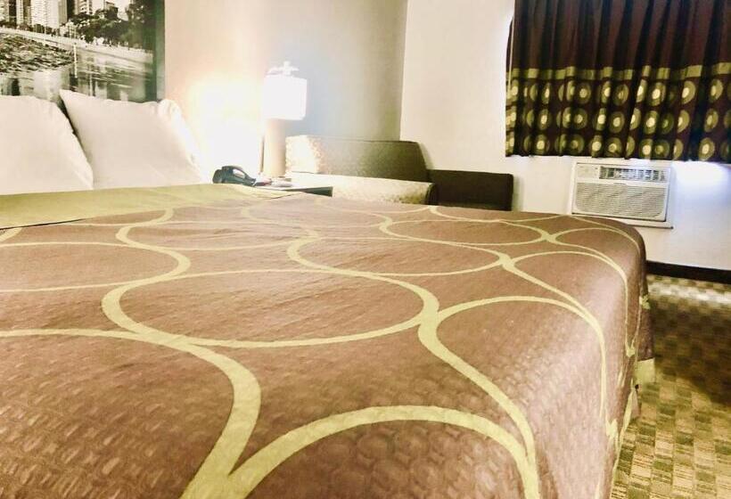 스탠다드 룸 킹사이즈 침대, Super 8 By Wyndham Peru Starved Rock State Park