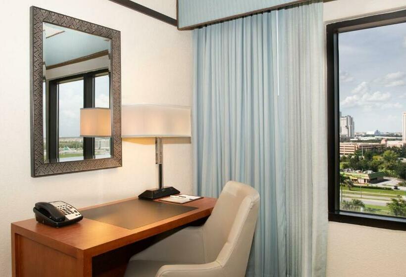 اتاق استاندارد با تخت بزرگ برای معلولان, Doubletree By Hilton Hotel Orlando At Seaworld