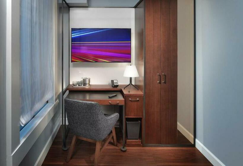 Deluxe Kamer, Axiom