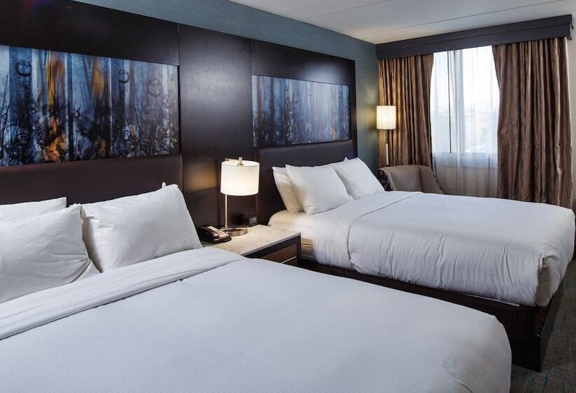 带2个双人床的标准工作室, Doubletree By Hilton Neenah