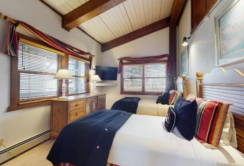 Апартаменты 2 Спальни, Top Of The Village   Coraltree Residence Collection