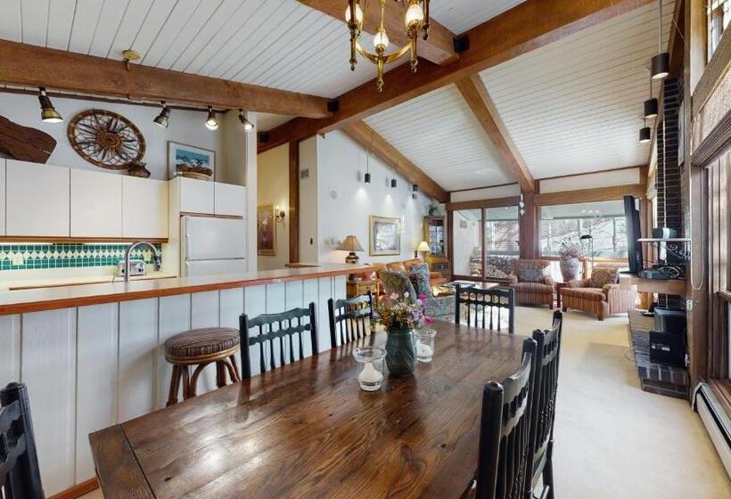 带2个卧室的公寓, Top Of The Village   Coraltree Residence Collection