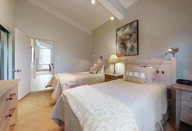 带3个卧室的公寓, Top Of The Village   Coraltree Residence Collection