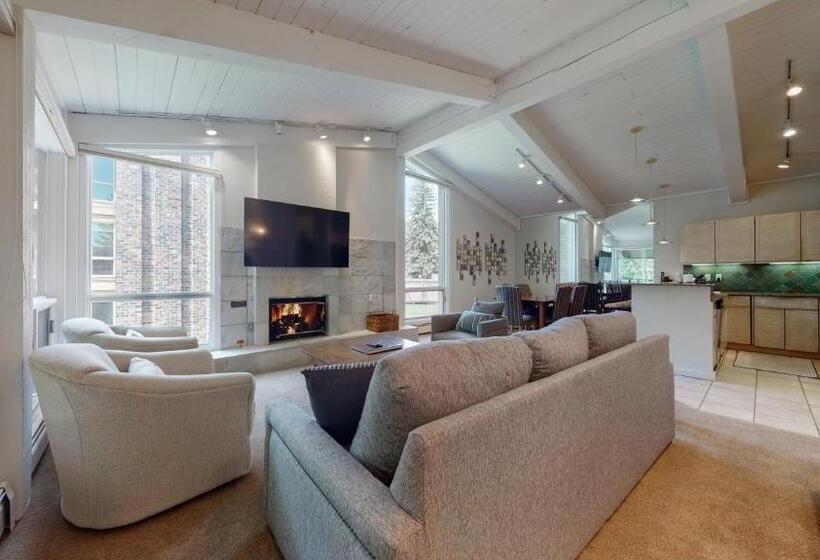 带3个卧室的公寓, Top Of The Village   Coraltree Residence Collection
