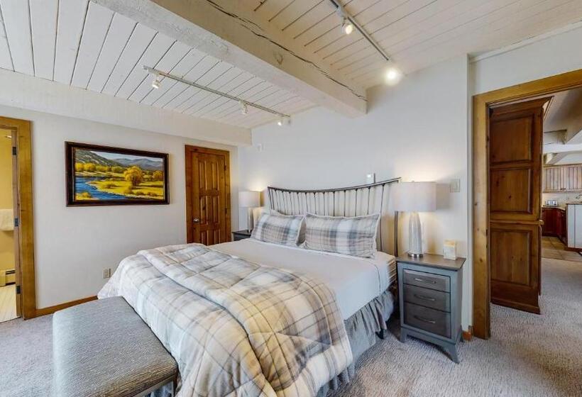 Апартаменты Deluxe 3 Спальни, Top Of The Village   Coraltree Residence Collection