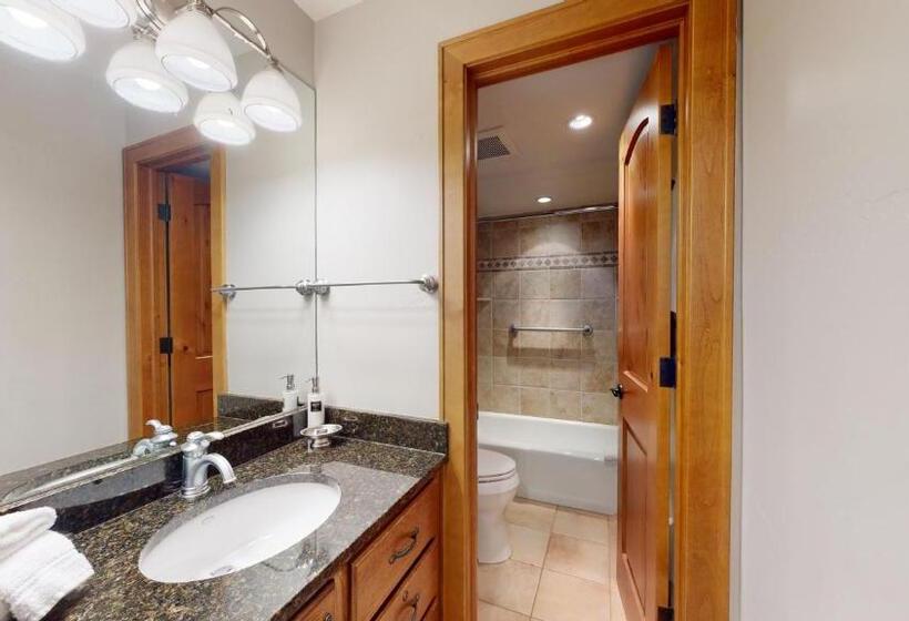 Апартаменты Premium 3 Спальни, Top Of The Village   Coraltree Residence Collection