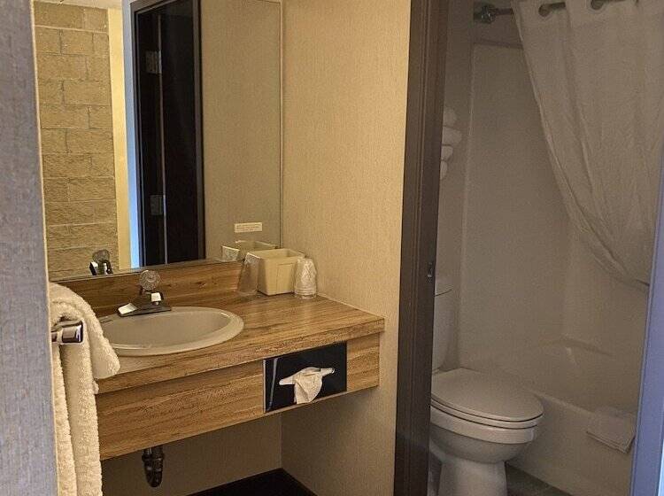 스탠다드 룸 더블 침대 2개, Voyageur Inn And Conference Center
