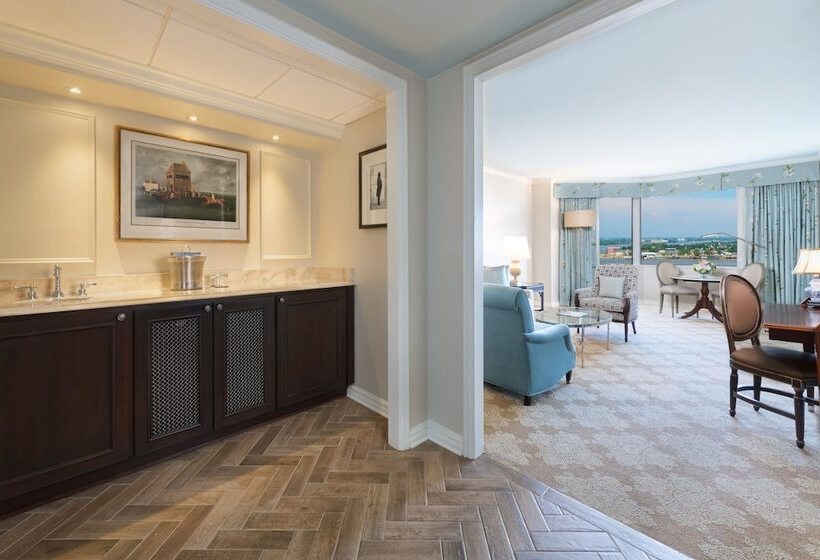 Люкс Клуб, The Windsor Court