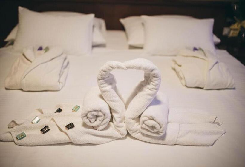 Suite, Bristol