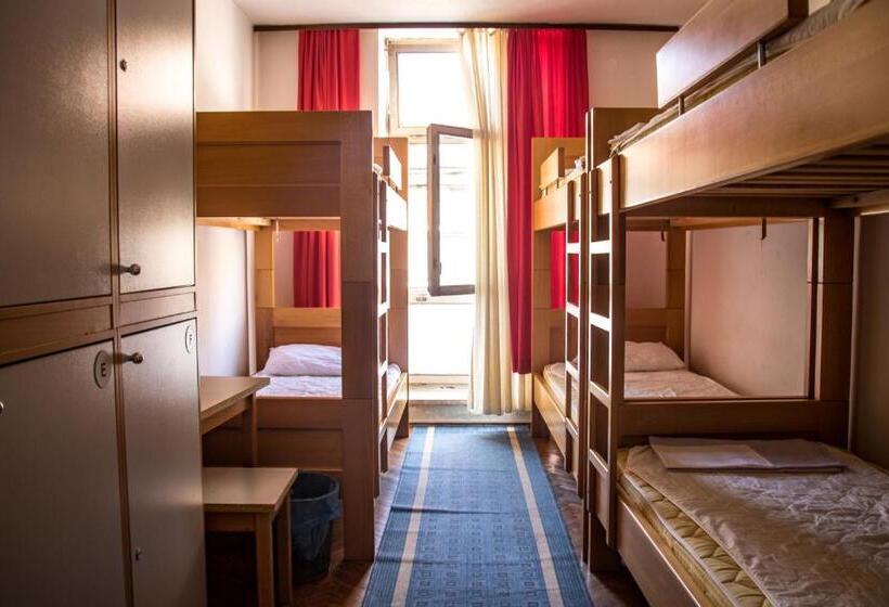 تختخواب در اتاق مشترک, Hi Hostel Zagreb
