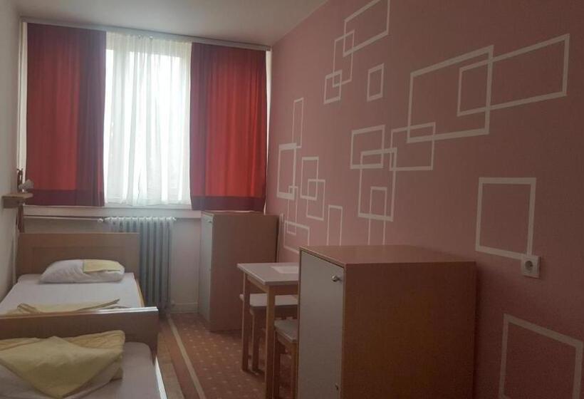 اتاق استاندارد با سرویس بهداشتی مشترک, Hi Hostel Zagreb