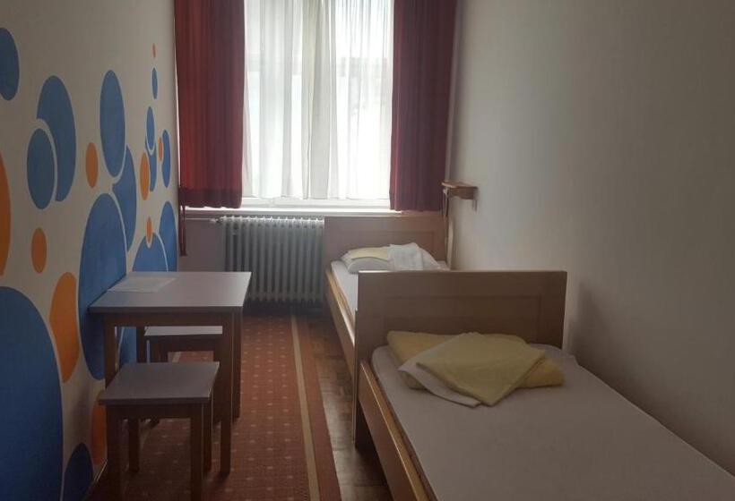 اتاق استاندارد یک تخته با سرویس بهداشتی مشترک, Hi Hostel Zagreb