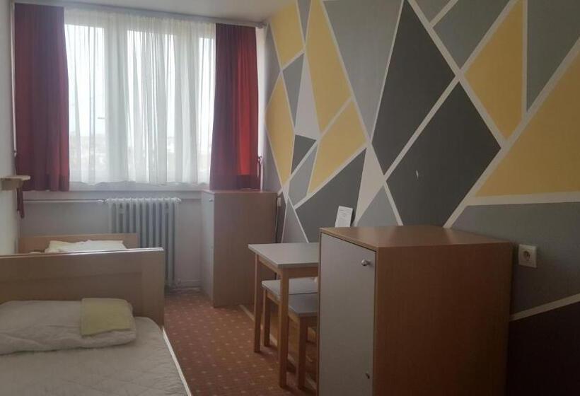 اتاق استاندارد یک تخته با سرویس بهداشتی مشترک, Hi Hostel Zagreb