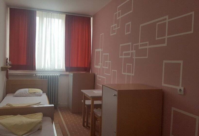 اتاق استاندارد با سرویس بهداشتی مشترک, Hi Hostel Zagreb