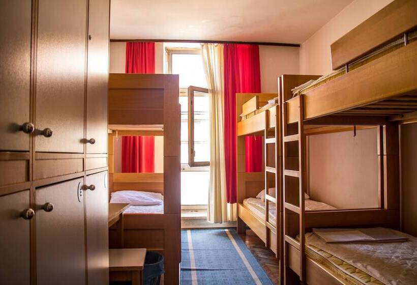 اتاق استاندارد چهارنفره با سرویس بهداشتی مشترک, Hi Hostel Zagreb