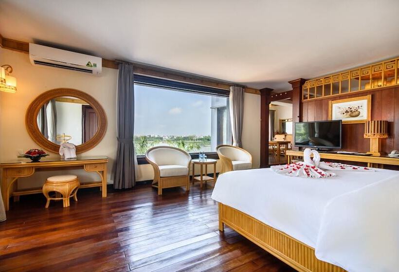 سوییت اجرایی, Huong Giang Hotel Resort & Spa
