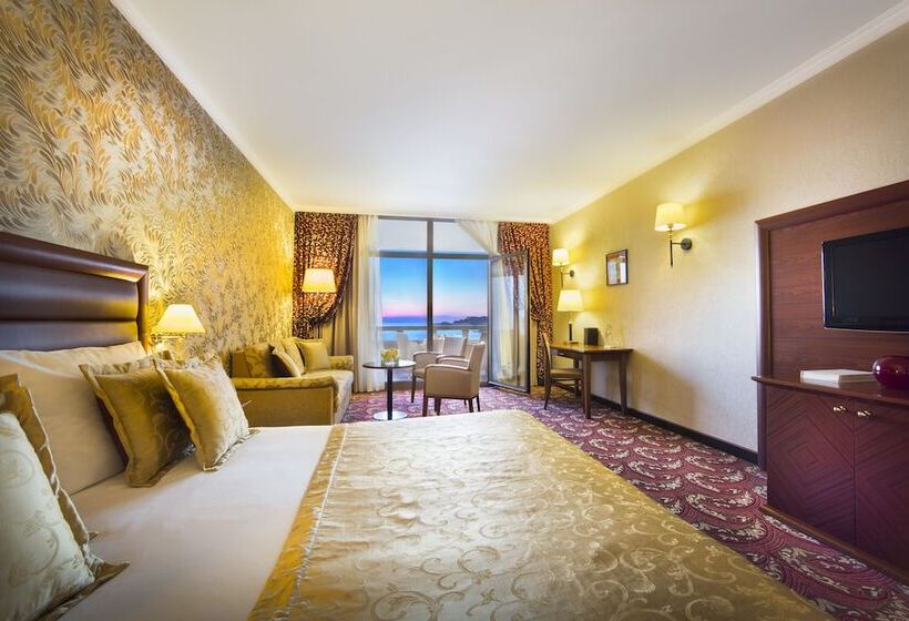 اتاق راحتی با چشم‌انداز دریا, Remisens Hotel Metropol
