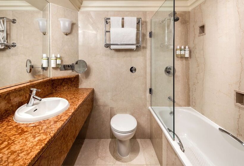 Номер Стандарт, Radisson Blu Hotel, London Heathrow