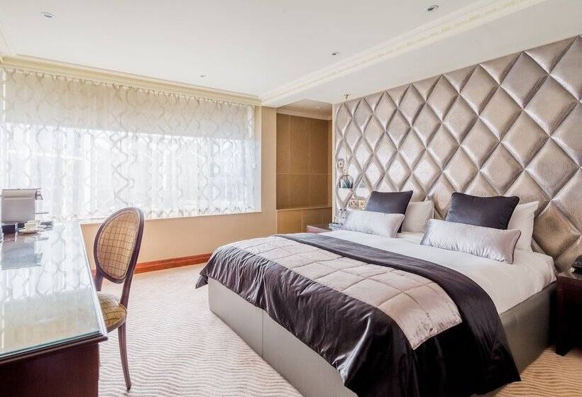 Люкс, Radisson Blu Hotel, London Heathrow