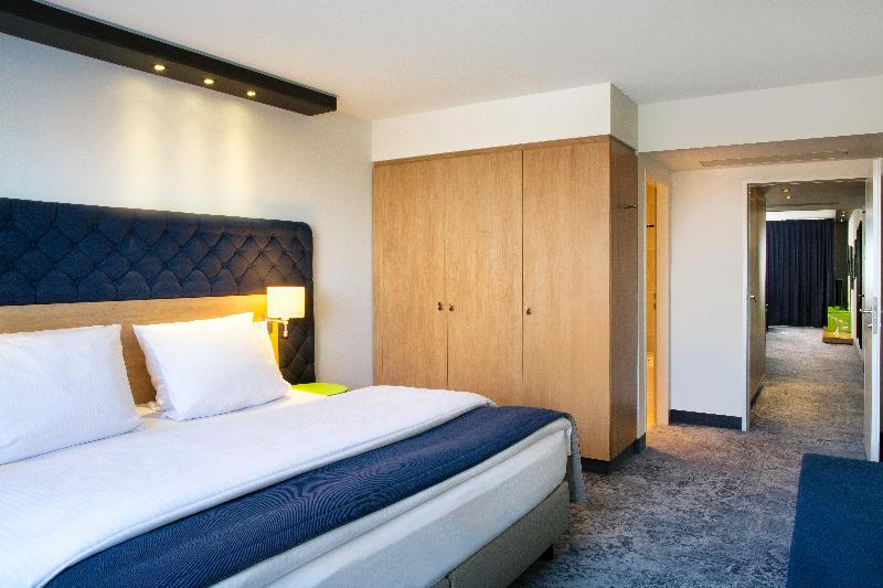 Полулюкс, Holiday Inn Stuttgart, An Ihg