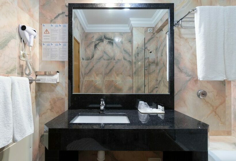 חדר אקונומי, Maritur  Adults Only