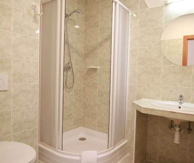Quarto Triplo Estandar, Merkur   Czech Leading Hotels