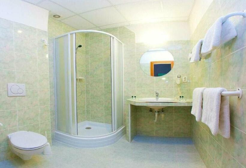 Quarto Quádruplo Estandar, Merkur   Czech Leading Hotels