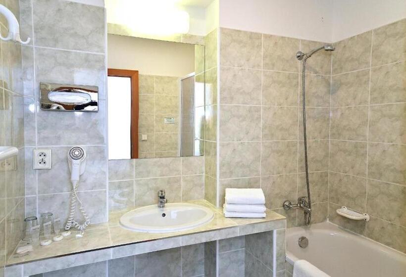 Quarto Economy, Merkur   Czech Leading Hotels