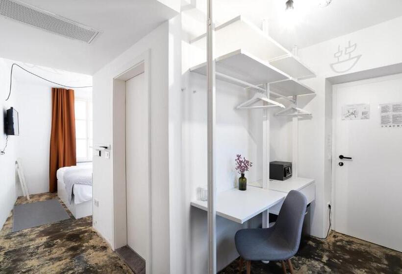 اتاق استاندارد با چشم‌انداز شهر, Art Hotel Tartini