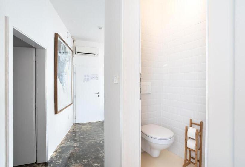 سوییت با چشم‌انداز دریا, Art Hotel Tartini