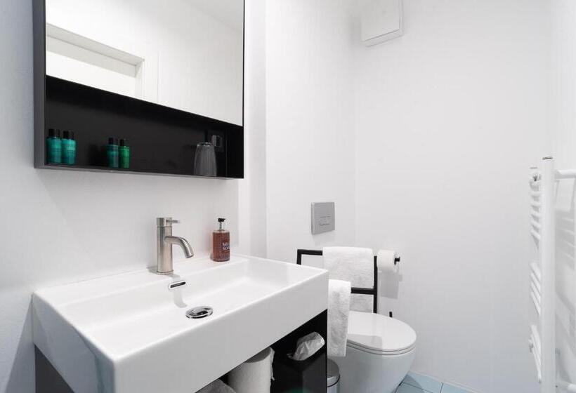 مجموعه ویستا شهر, Art Hotel Tartini