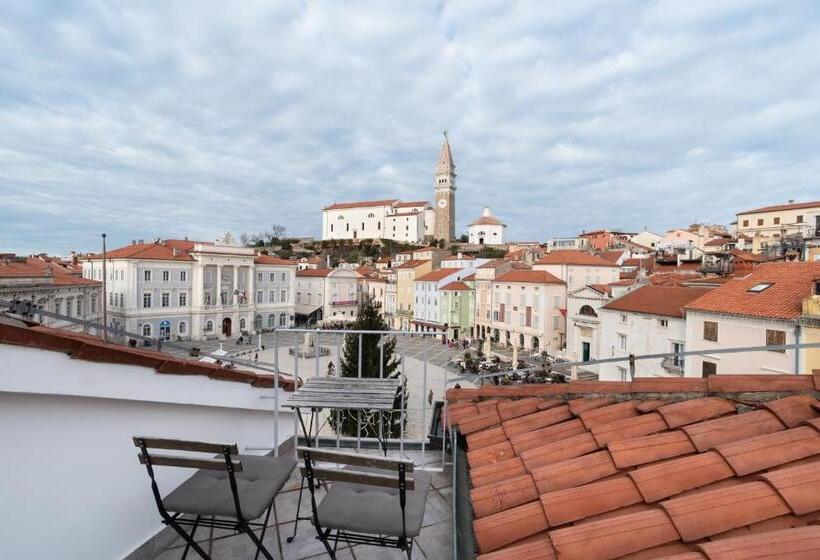 سوییت با چشم‌انداز دریا, Art Hotel Tartini