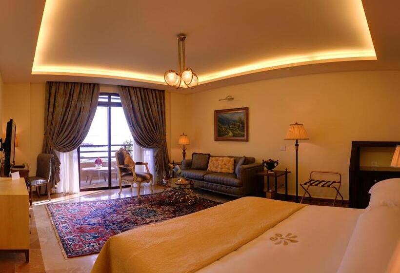 جناح جونيور ذات إطلالة, Byblos Sur Mer