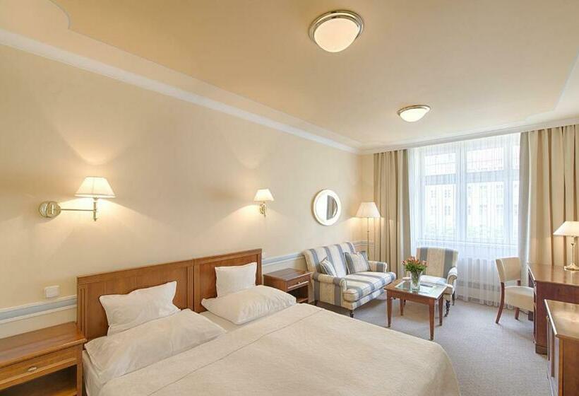 Quarto Deluxe, Embassy