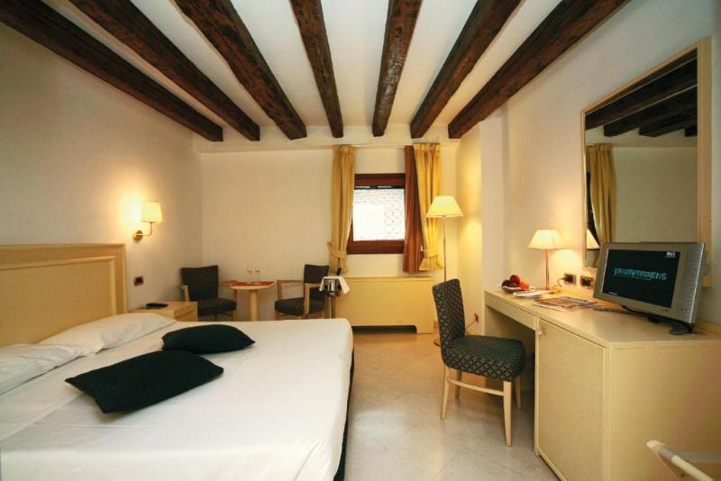 Полулюкс, H+ Hotel Hannover