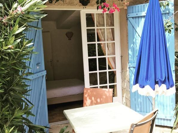 Номер Стандарт Вид на Бассейн, Hôtel Jas Neuf