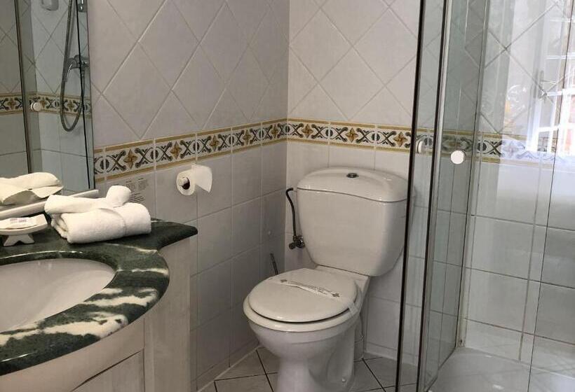 Номер Стандарт Вид на Бассейн, Hôtel Jas Neuf