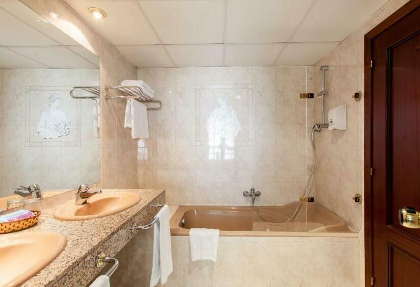 اتاق استاندارد سه نفره, YOMO Imperial