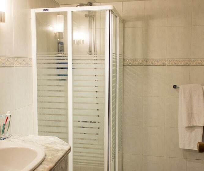 اتاق استاندارد با چشم‌انداز دریا, Lotus Bay Resort