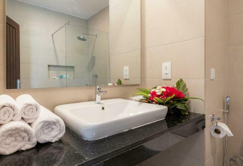 اتاق لوکس با چشم‌انداز دریا, Southern Palms Beach Resort
