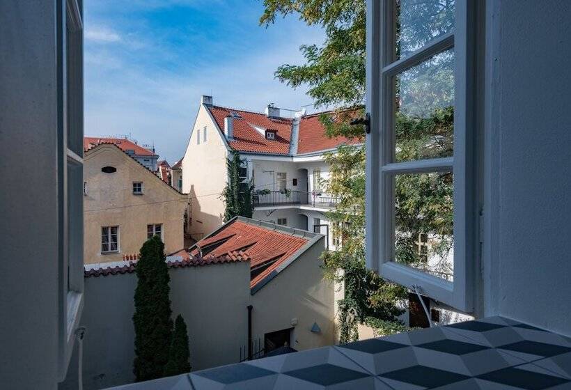 سوییت, Monastery Garden Prague