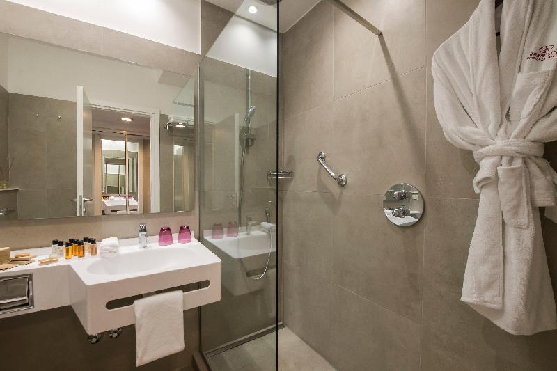 Juniorsvit, Los Arcos Suites