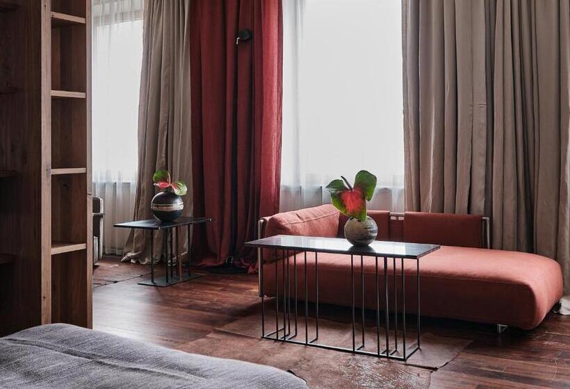 Family Suite, Warszawa