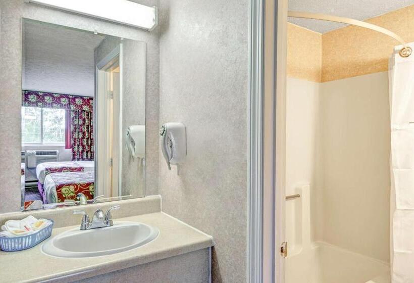 Люкс Deluxe Кровать Кинг, Days Inn By Wyndham Airport/maine Mall